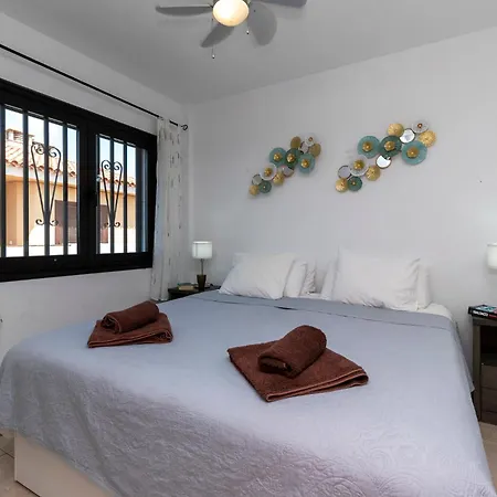 Lägenhet Tranquil 1 Bedroom Communal Heated Pool