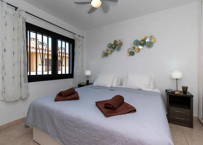 Lägenhet Tranquil 1 Bedroom Communal Heated Pool